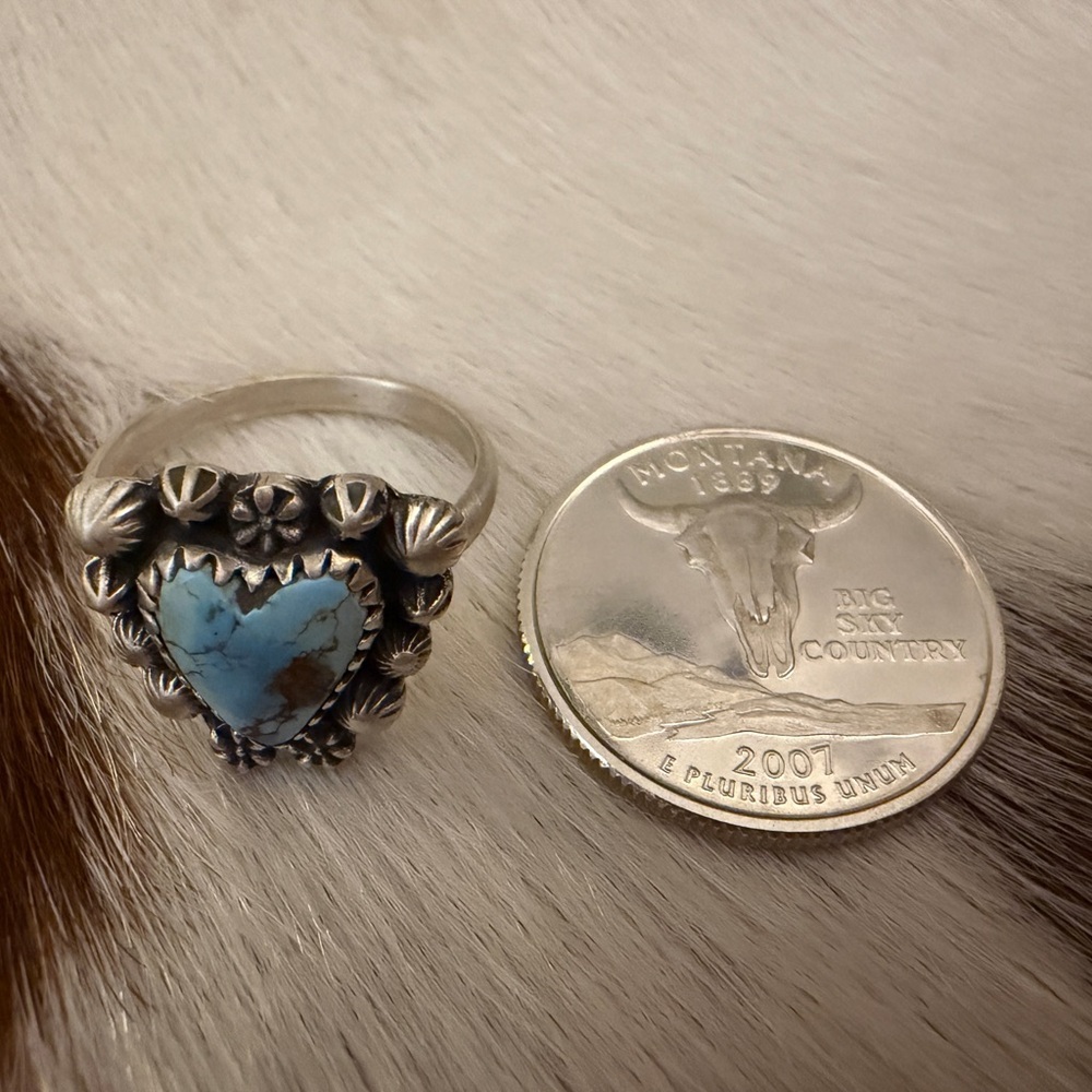 ❤️ Golden Hills Turquoise Decorative Heart Sz 9 Ring Matte Sterling Navajo Style - Picture 5 of 15